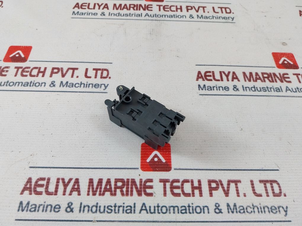 Schneider Electric Lv429273 1X9-wire Fixed Connector For Base