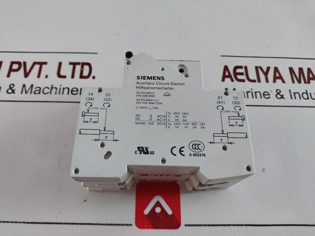 Siemens 5Sy62 C6 Auxiliary Circuit Switch Iec/En 62019, 4 001869 246499 A002376