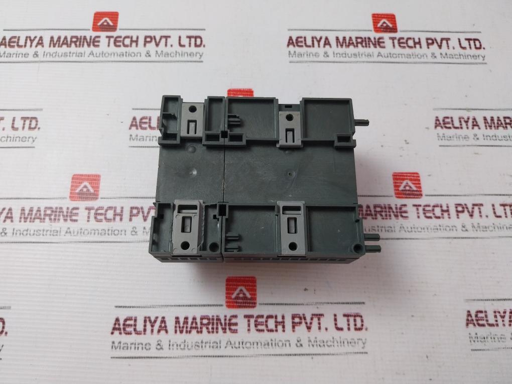 Siemens 6Ed1 055-1Nb10-0Ba0 Digital Input Output Module Dm8 12/24R