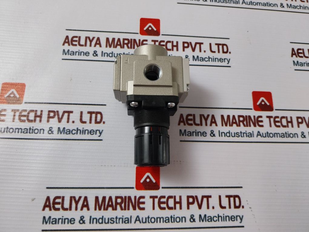 Smc Ar20P-270As Pneumatic Regulator With Ar20-f02 Bracket Assembly