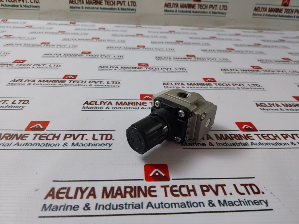 Smc Ar20P-270As Pneumatic Regulator With Ar20-f02 Bracket Assembly