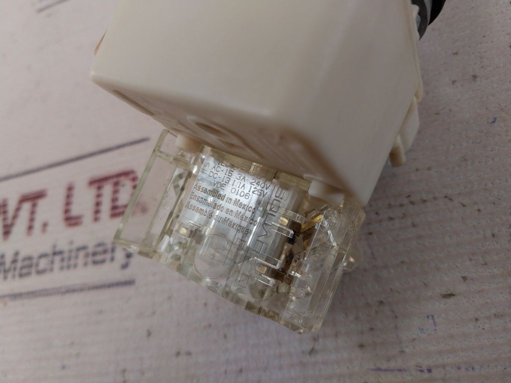 Telemecanique/Schneider Electric 9001Km35Ly Pilot Light Lamp Module 24-28V Ac-dc