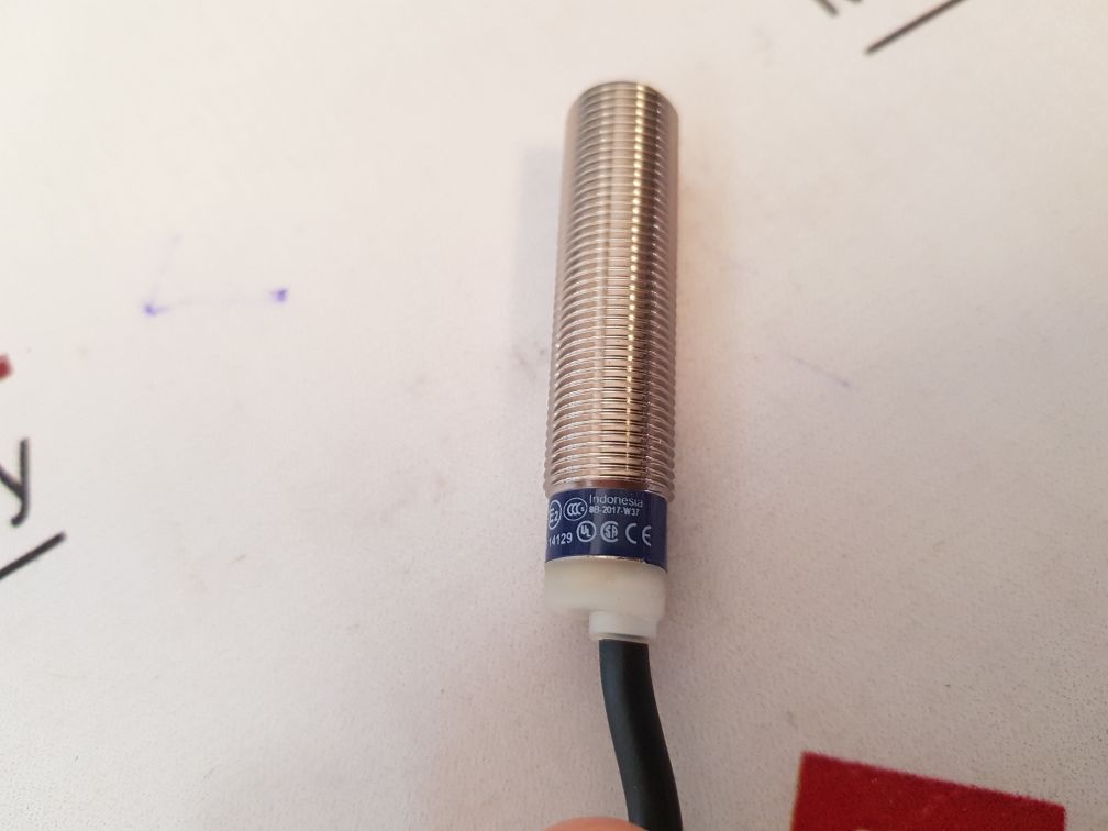 Telemecanique Xs612B1Nal2 Inductive Proximity Switch 12...48 Vdc