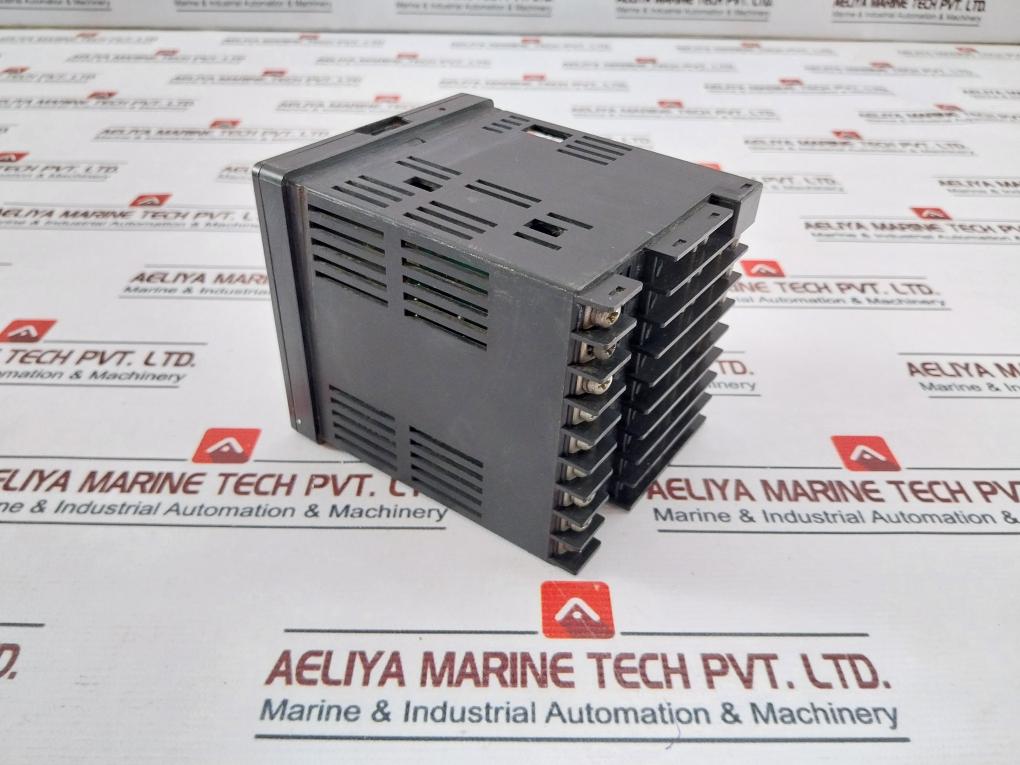Yokogawa/Johnson Jut Temperature Controller 90-250Vac 50/60Hz