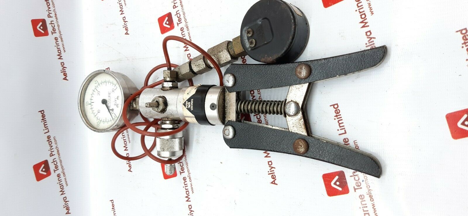 Hand held test pump tp1 pressure calibrator