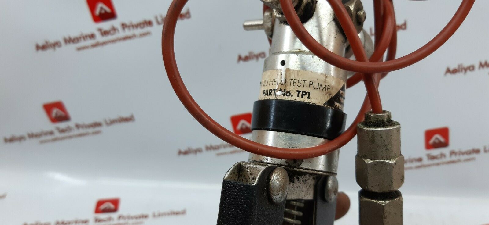 Hand held test pump tp1 pressure calibrator