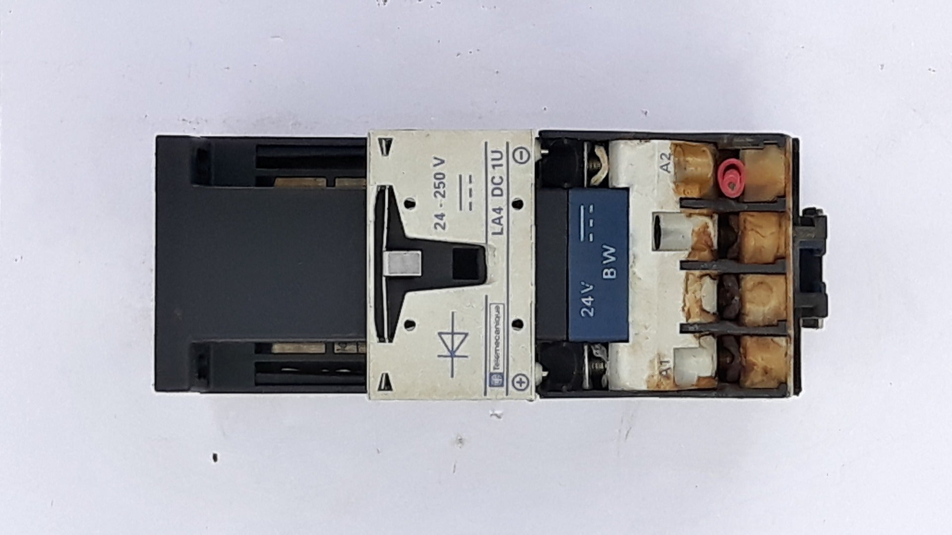 Telemecanique la4 dc1u control relay 24v