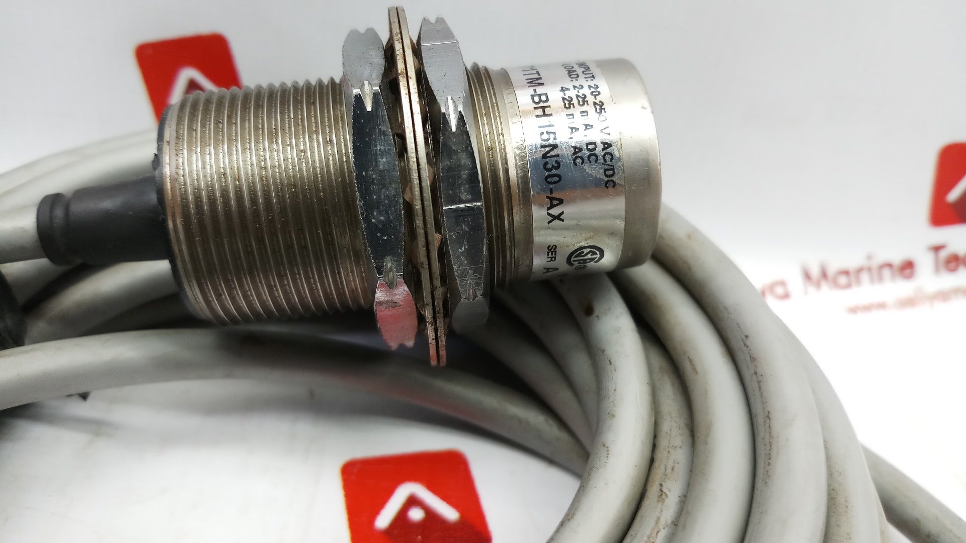 Allen bradley 871tm-bh15n30-ax proximity sensor ser A