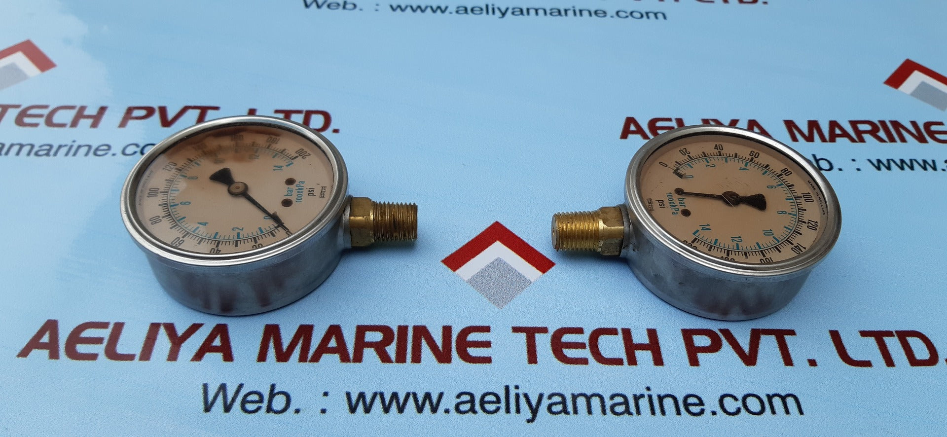 Lot of 2x Enfm 1211 pressure gauge 0-200 psi 0-14 bar
