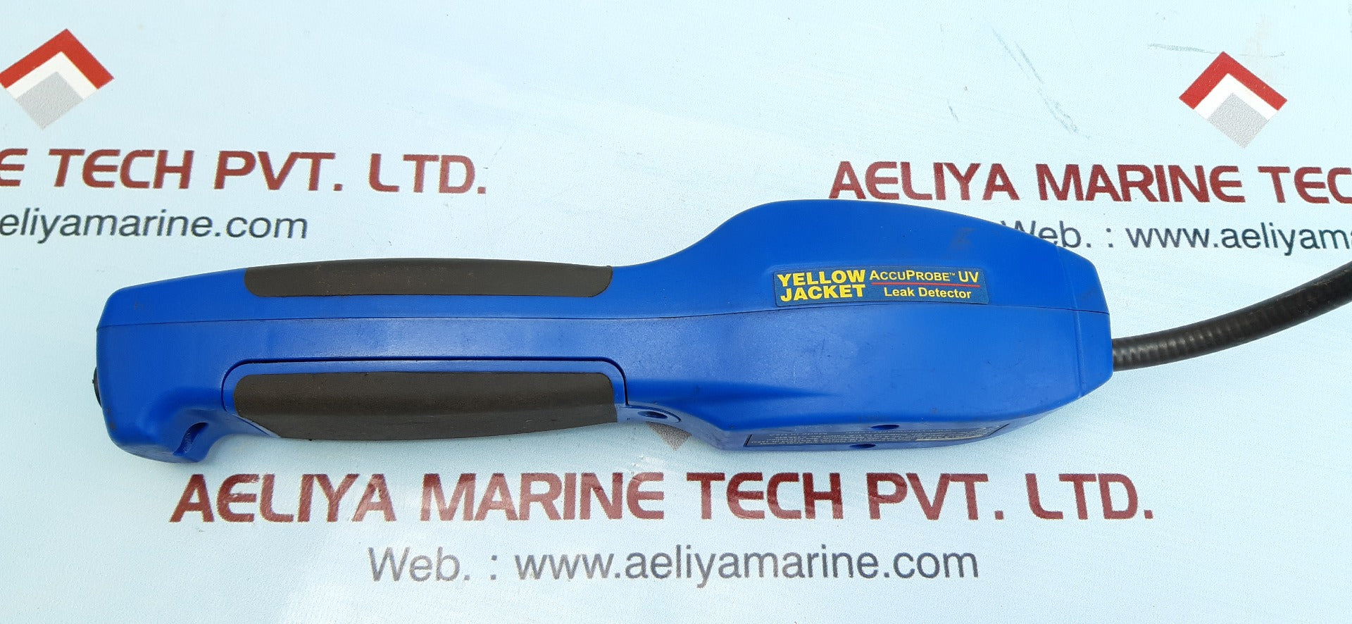 Yellow jacket accuprobe uv leak detector