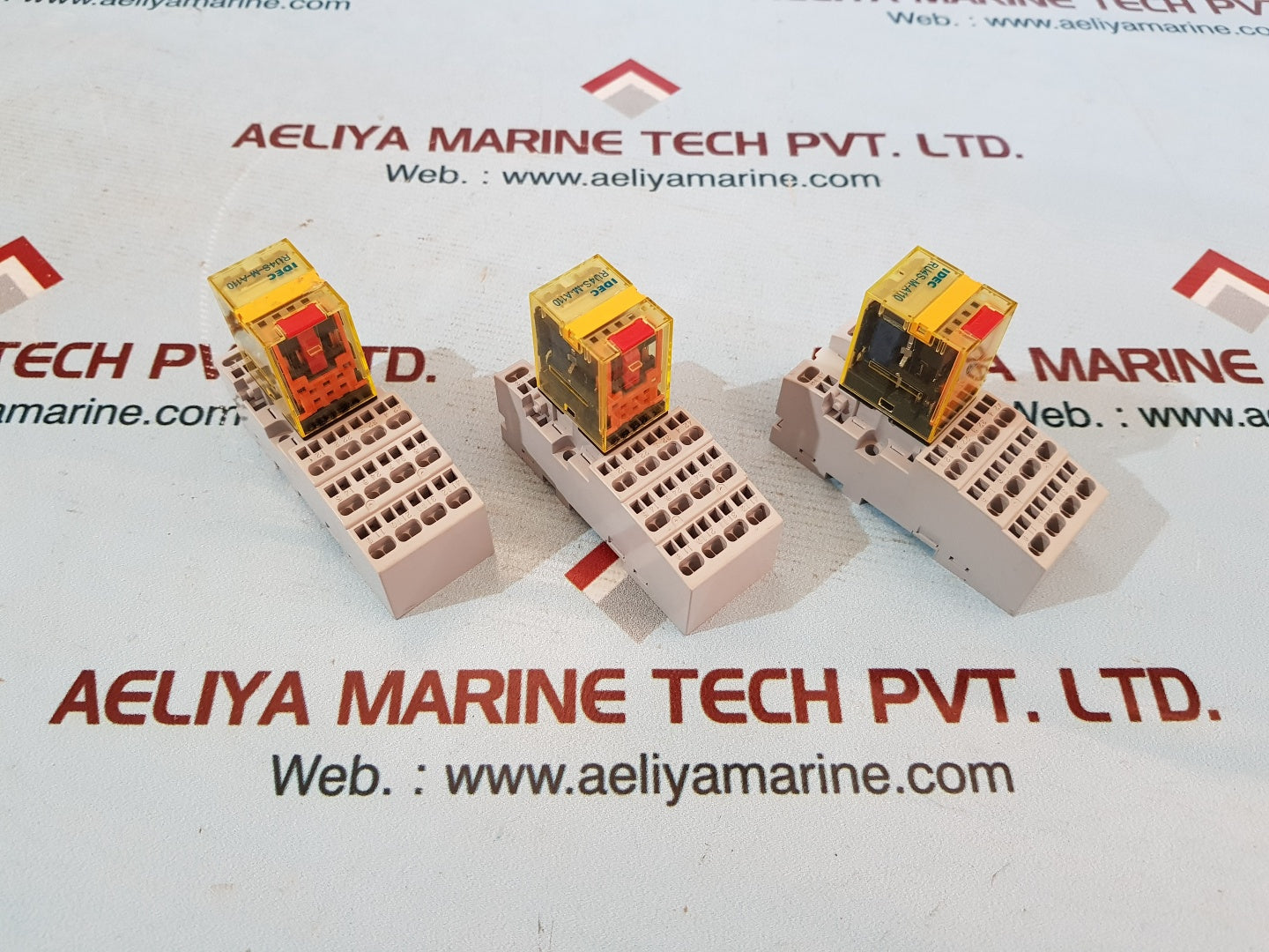 Idec su4s-11l intermediate power relay