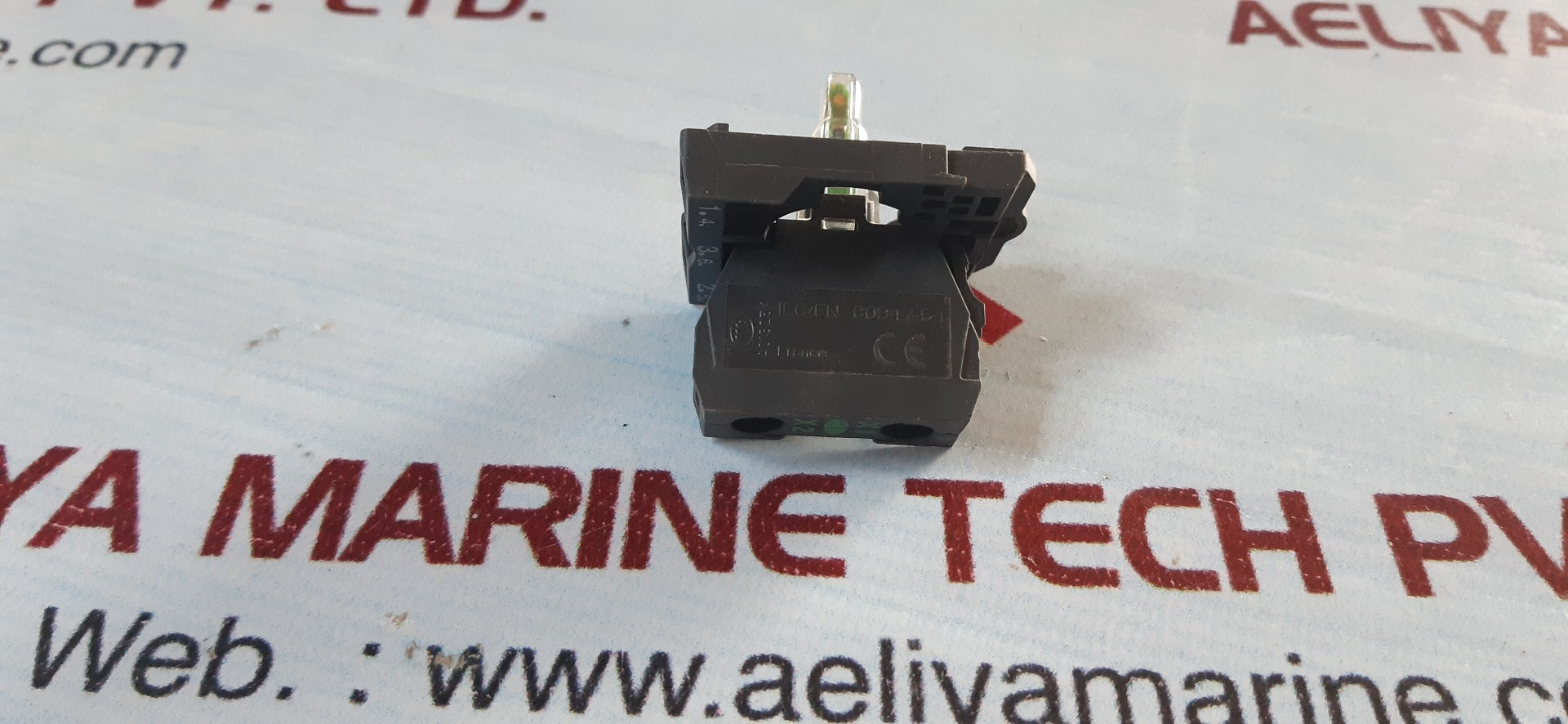 Telemecanique zbv-m3 led switch 230v