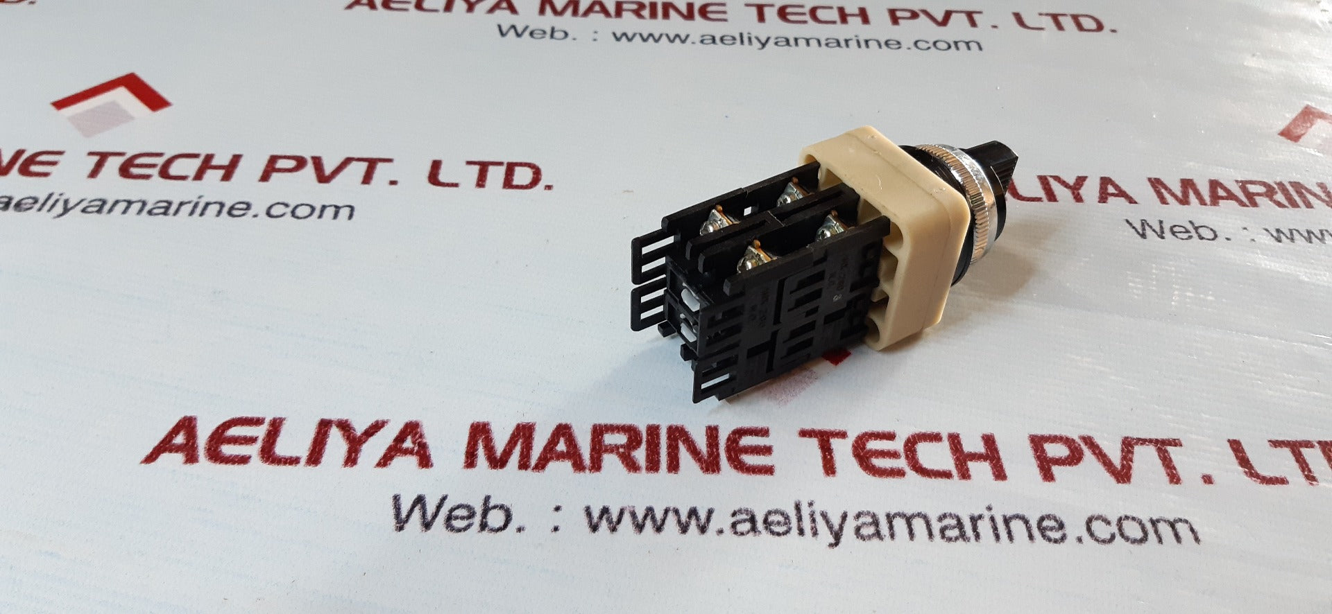 Fuji electric ah30-p1 command switch