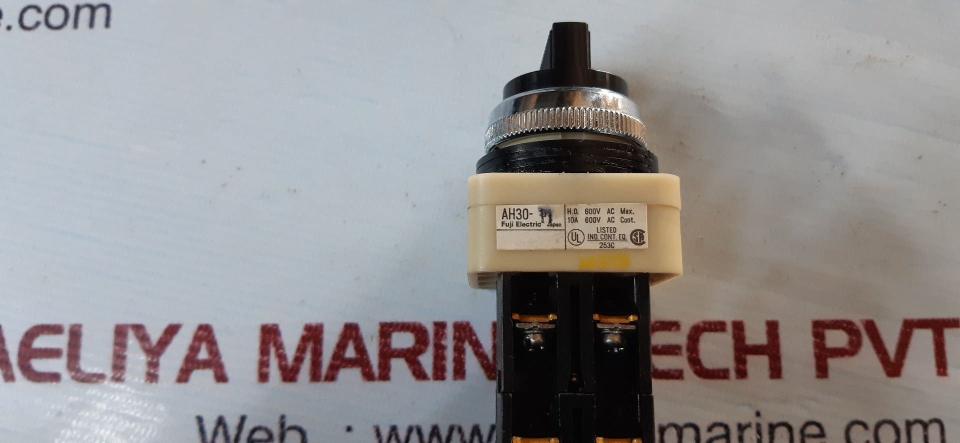 Fuji electric ah30-p1 command switch