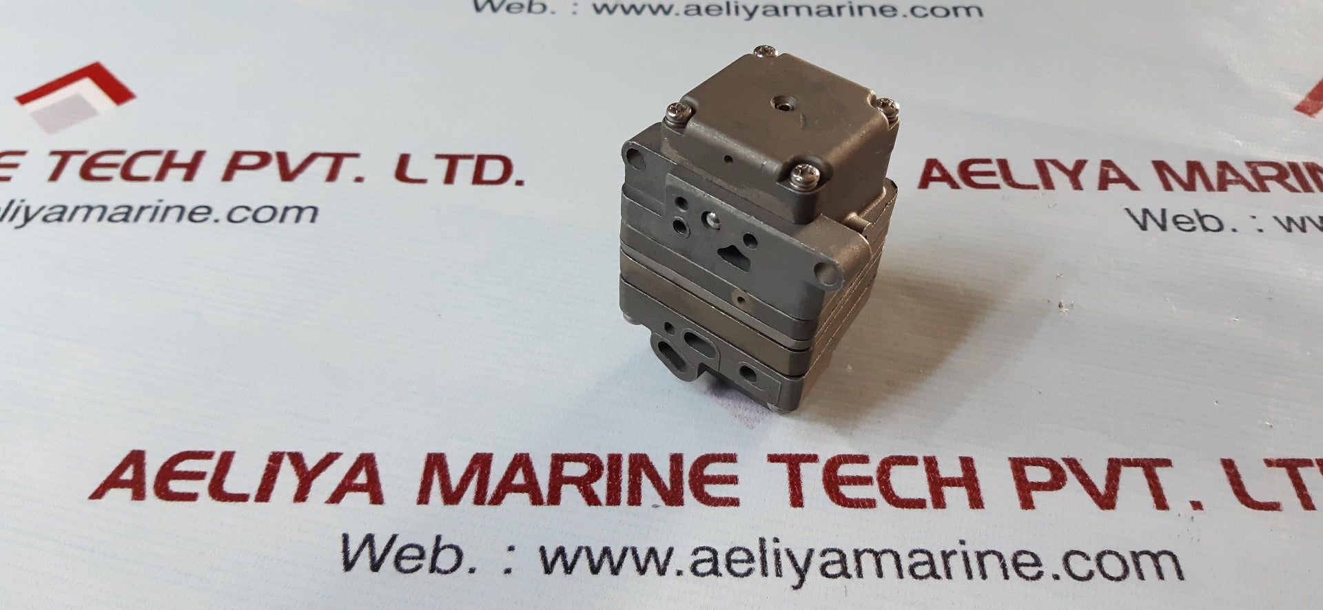 Smc positioner shuttle assembly