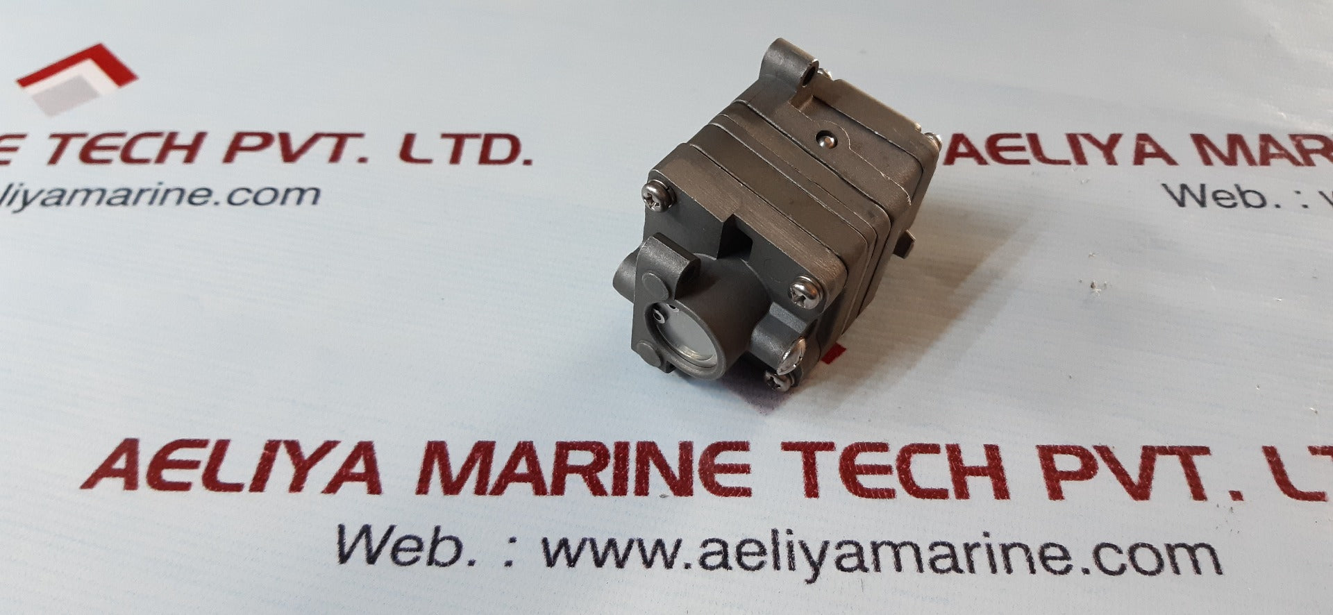Smc positioner shuttle assembly