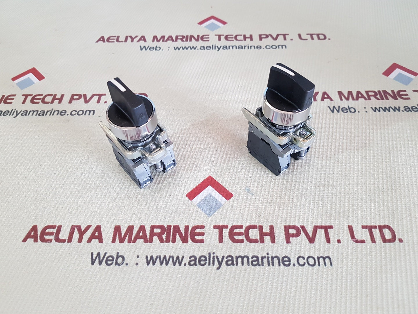 Lot of 4x Schneider xb4bd33 3-position selector switch