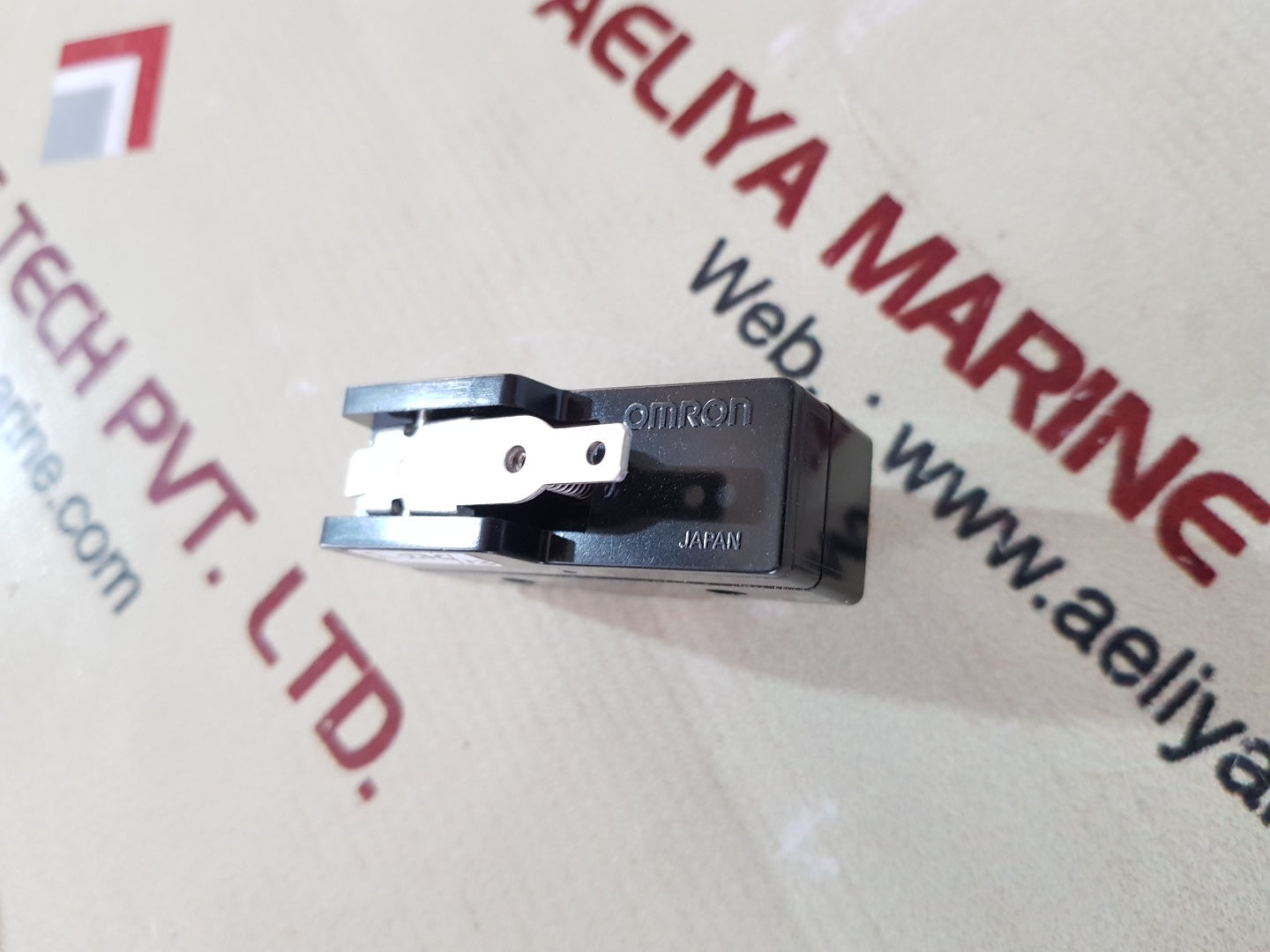 Omron z-15gw21 b5 limit switch