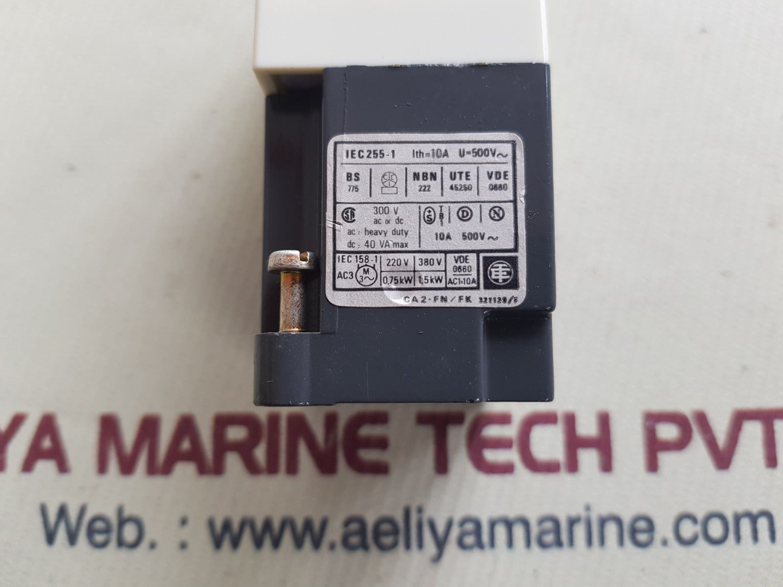 Telemecanique ca2-fn140 relay 440v 60hz