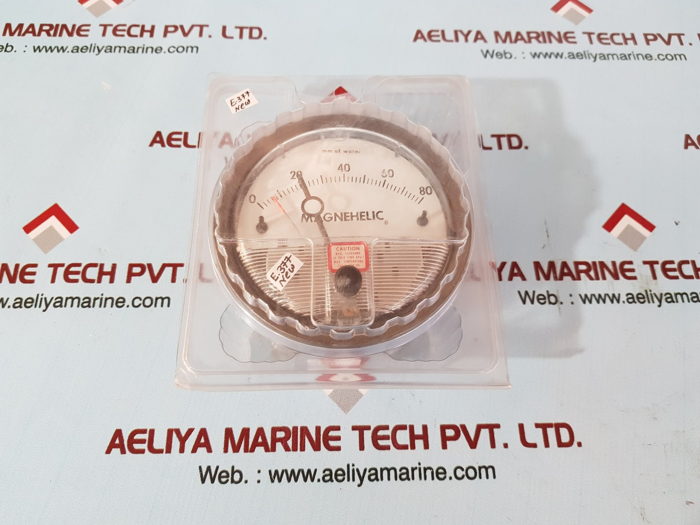Dwyer magnehelic pressure gauge 15psig 2000-80mm