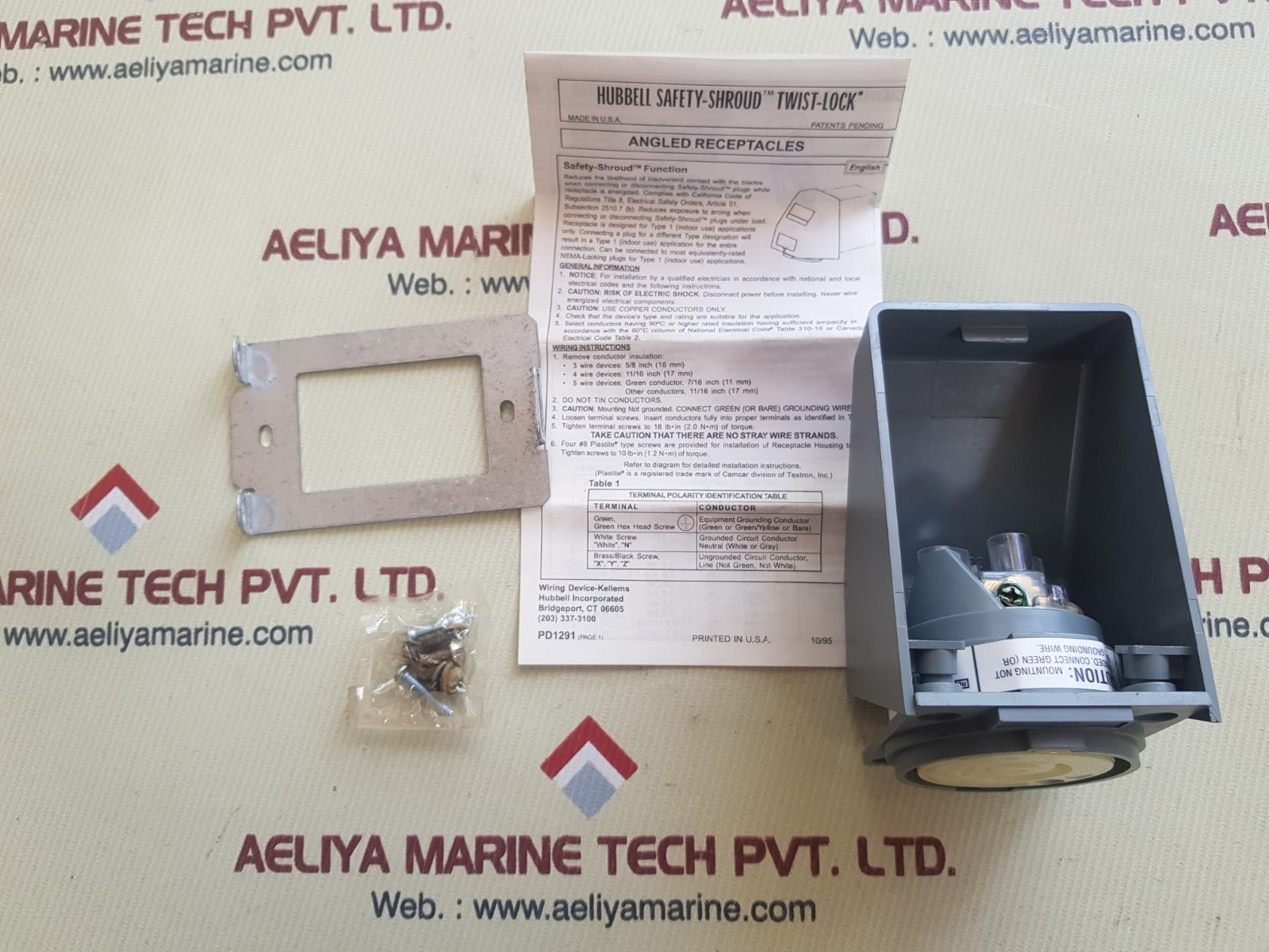 Hubbell hbl2730ar twist-lock electrical receptacle