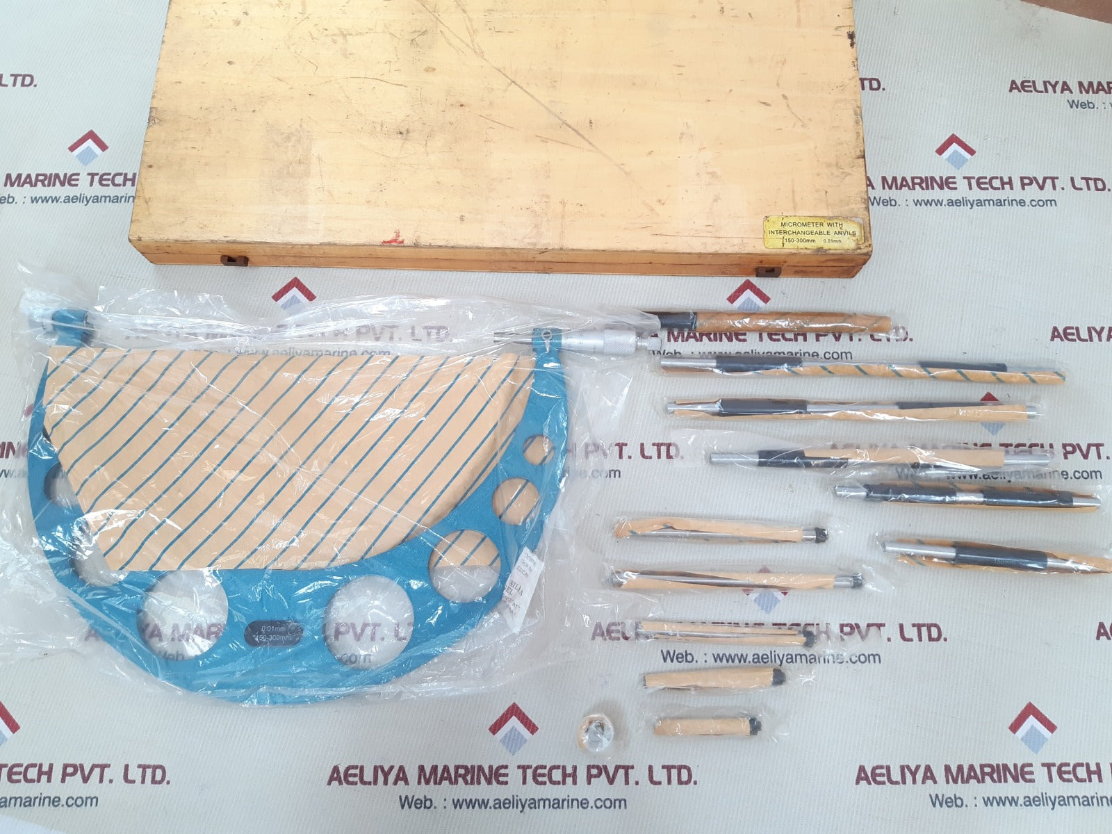 0.01 mm 150-300 mm micrometer with interchangeable anvils