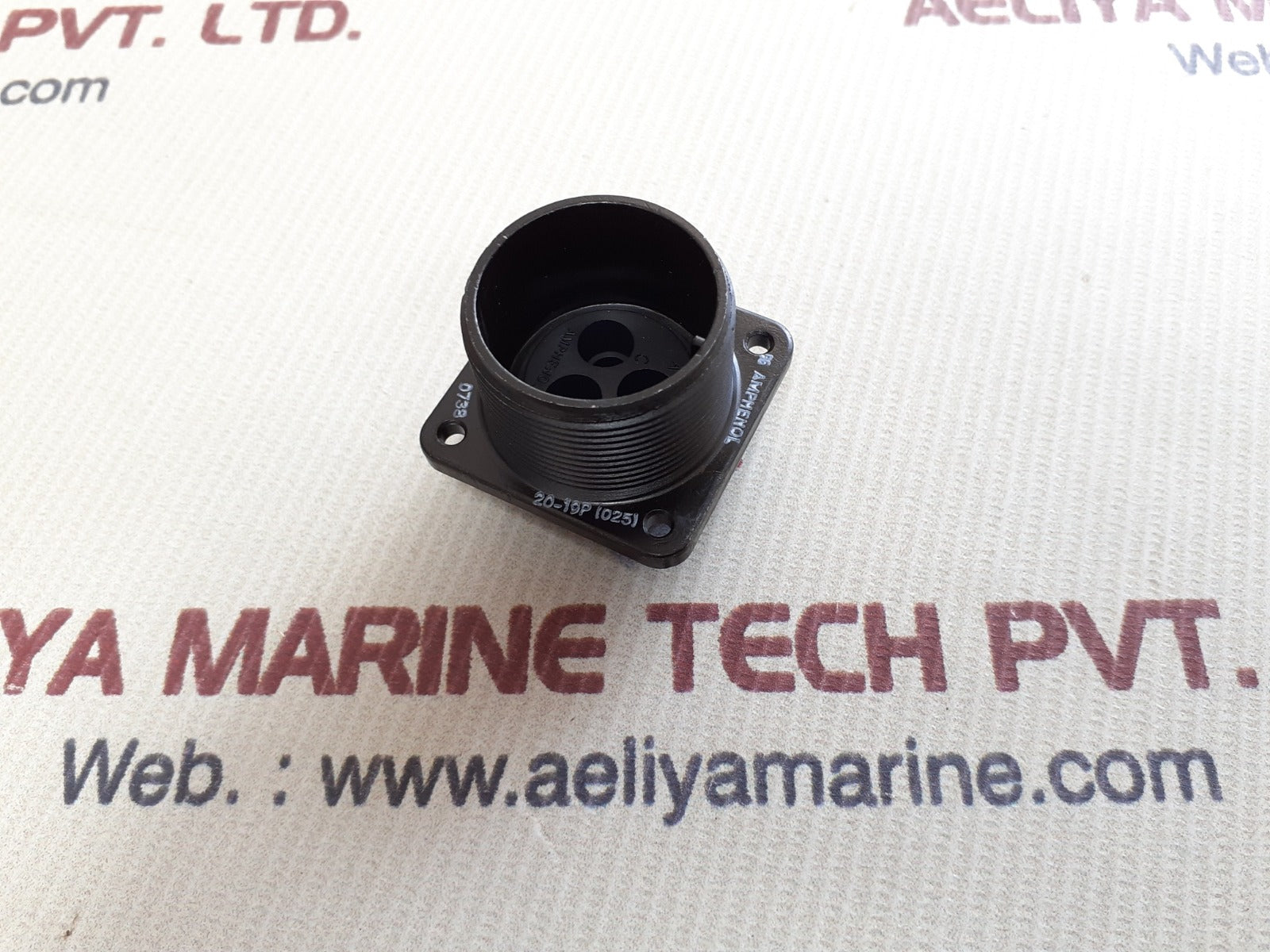 Amphenol a cc02e20-19p 025 circular connector 8pin