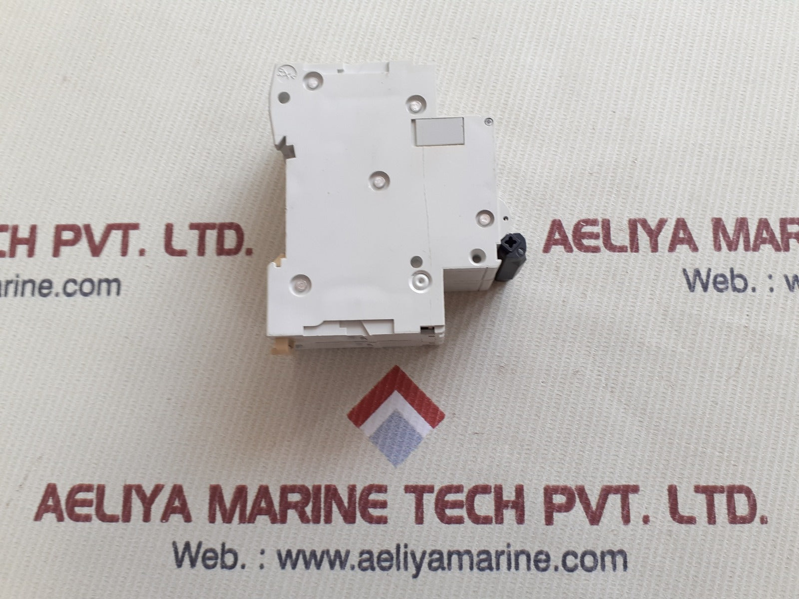 Merlin multi 9 c60h c25 cpole circuit breaker