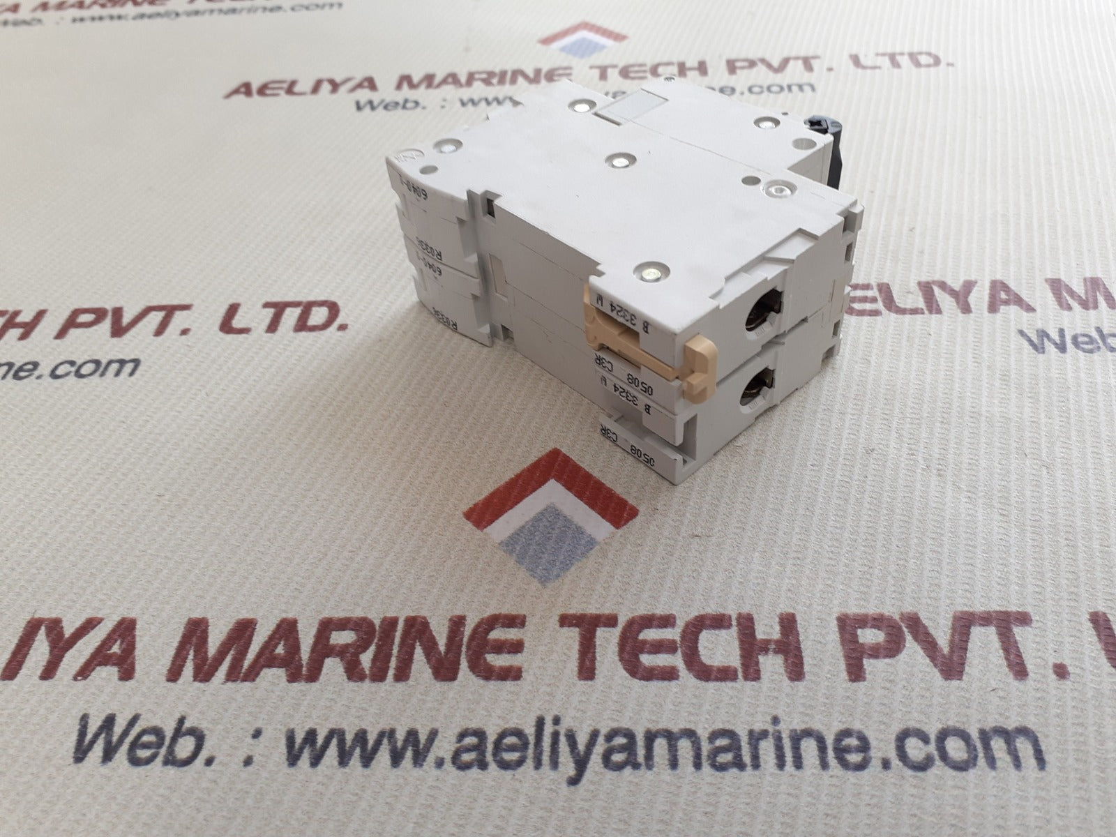 Merlin multi 9 c60h c25 cpole circuit breaker