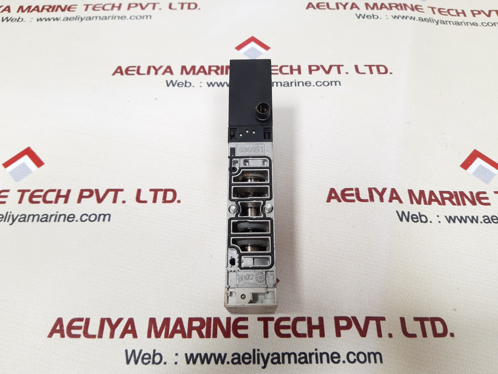 Festo vsva-b-b52-zd-a1-1t1l solenoid valve 696051 m22