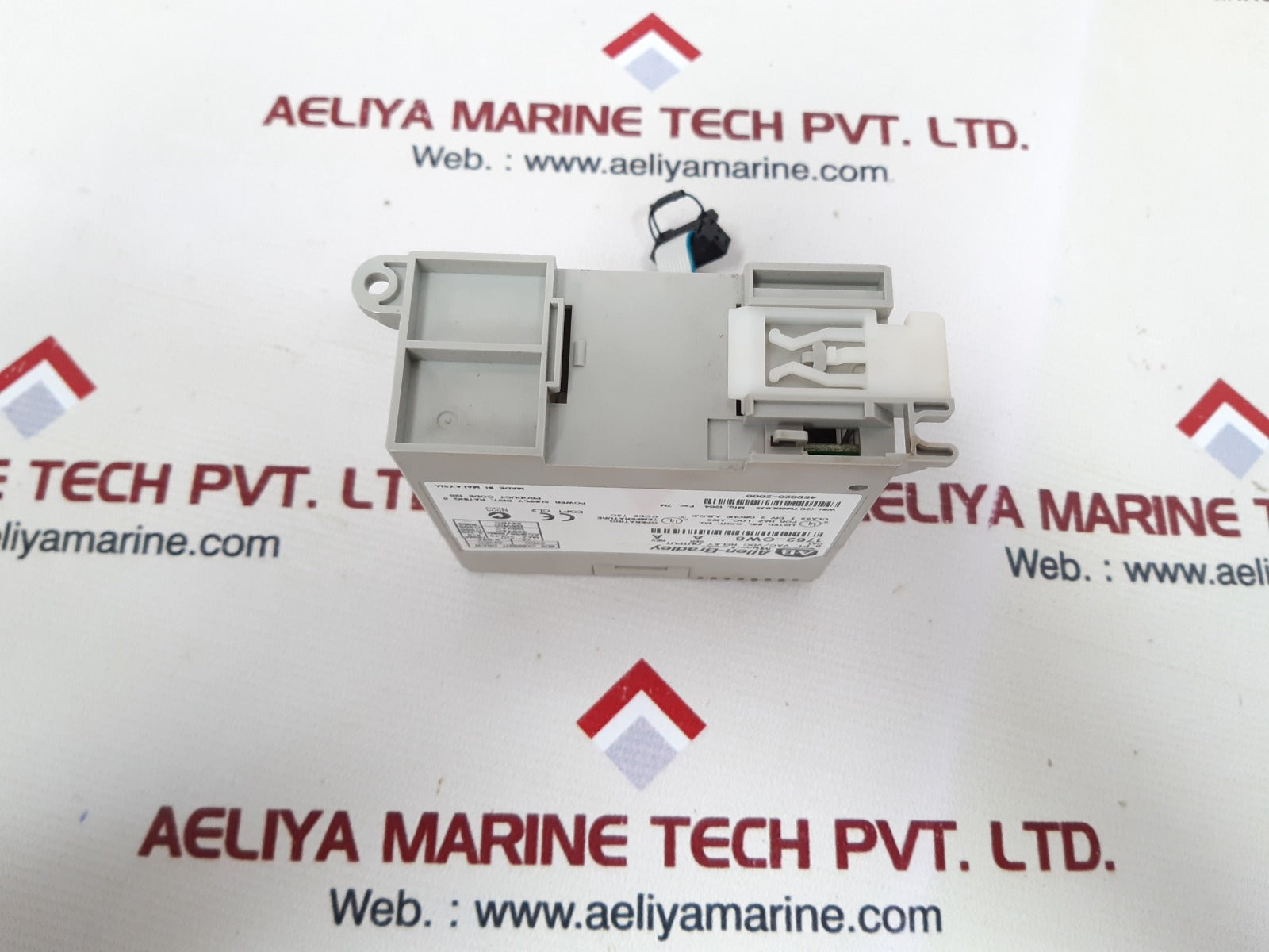 Allen-bradley 1762-ow8 ser a micro logix output module