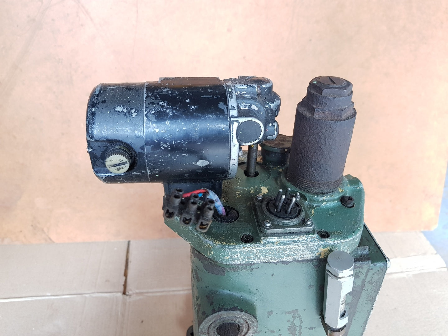 Woodward ug-8 bf 037116 governor r.p.m.800-1584