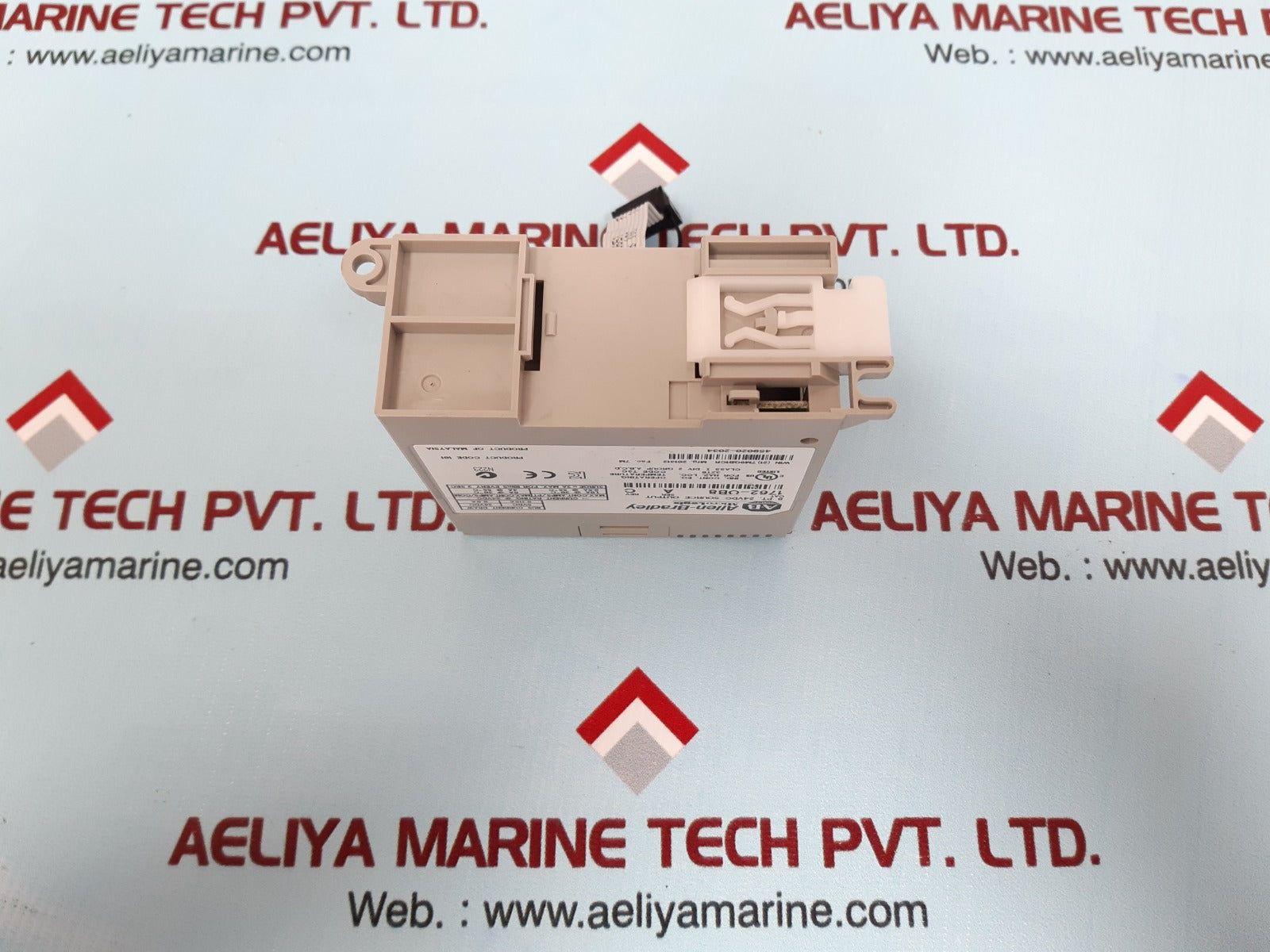 Allen-bradley 1762-ob8 micrologix 8 pt.24vdc source output module ser A