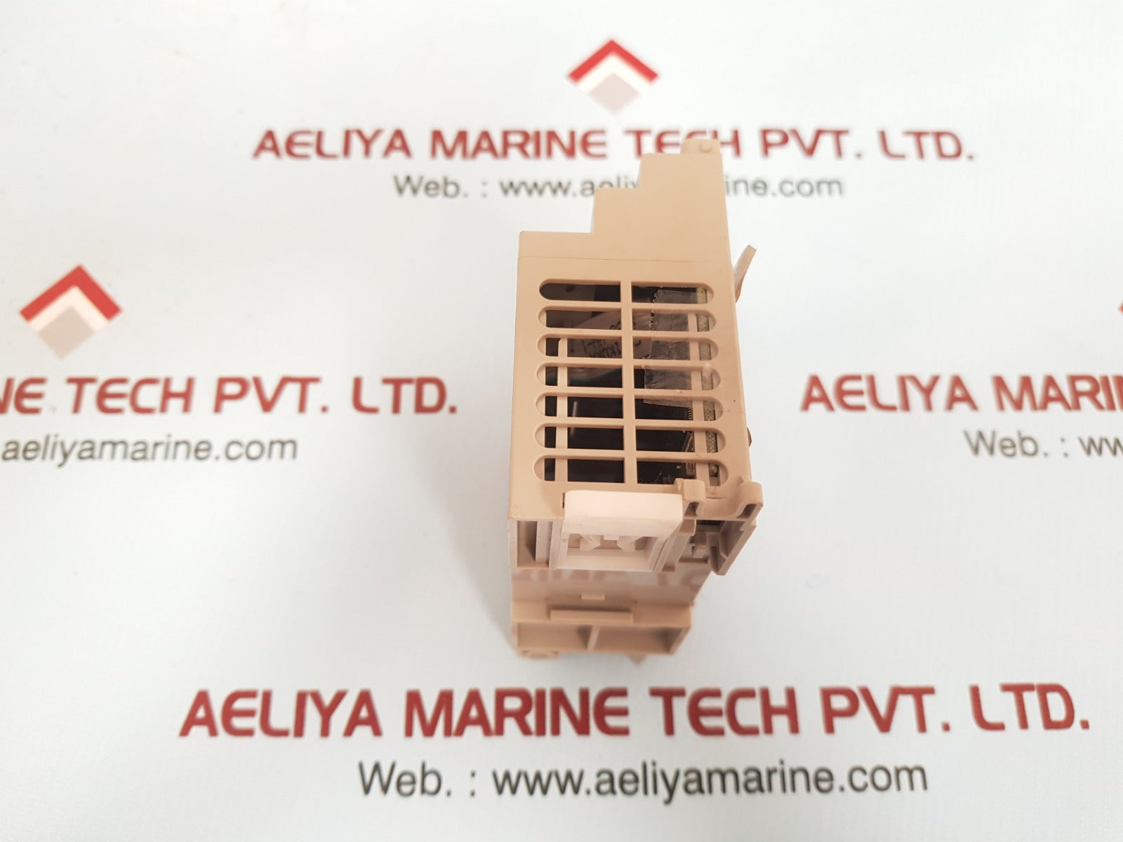 Allen-bradley 1762-0b8 micrologix 24vdc source output module