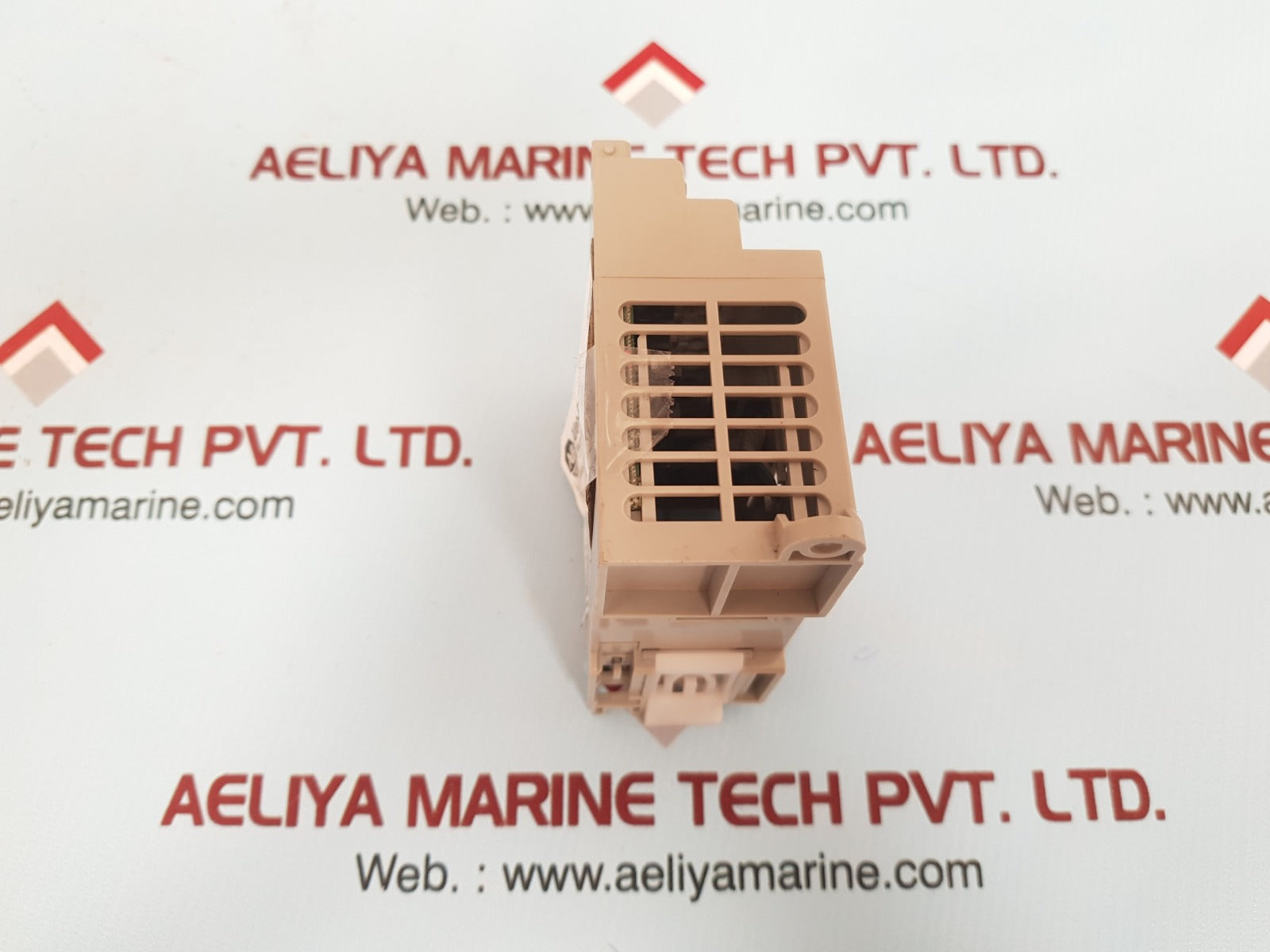 Allen-bradley 1762-0b8 micrologix 24vdc source output module
