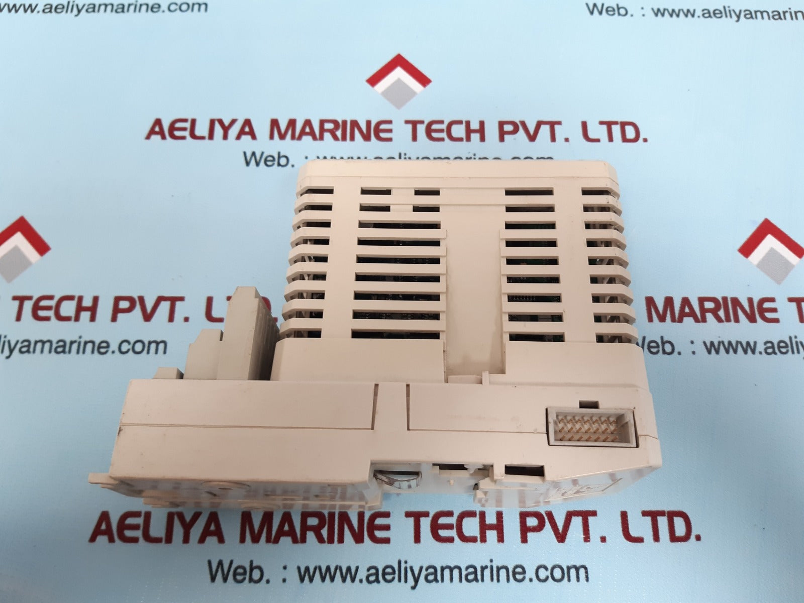 Abb ao810v2 analog output module with 3bse013230r1 compact module
