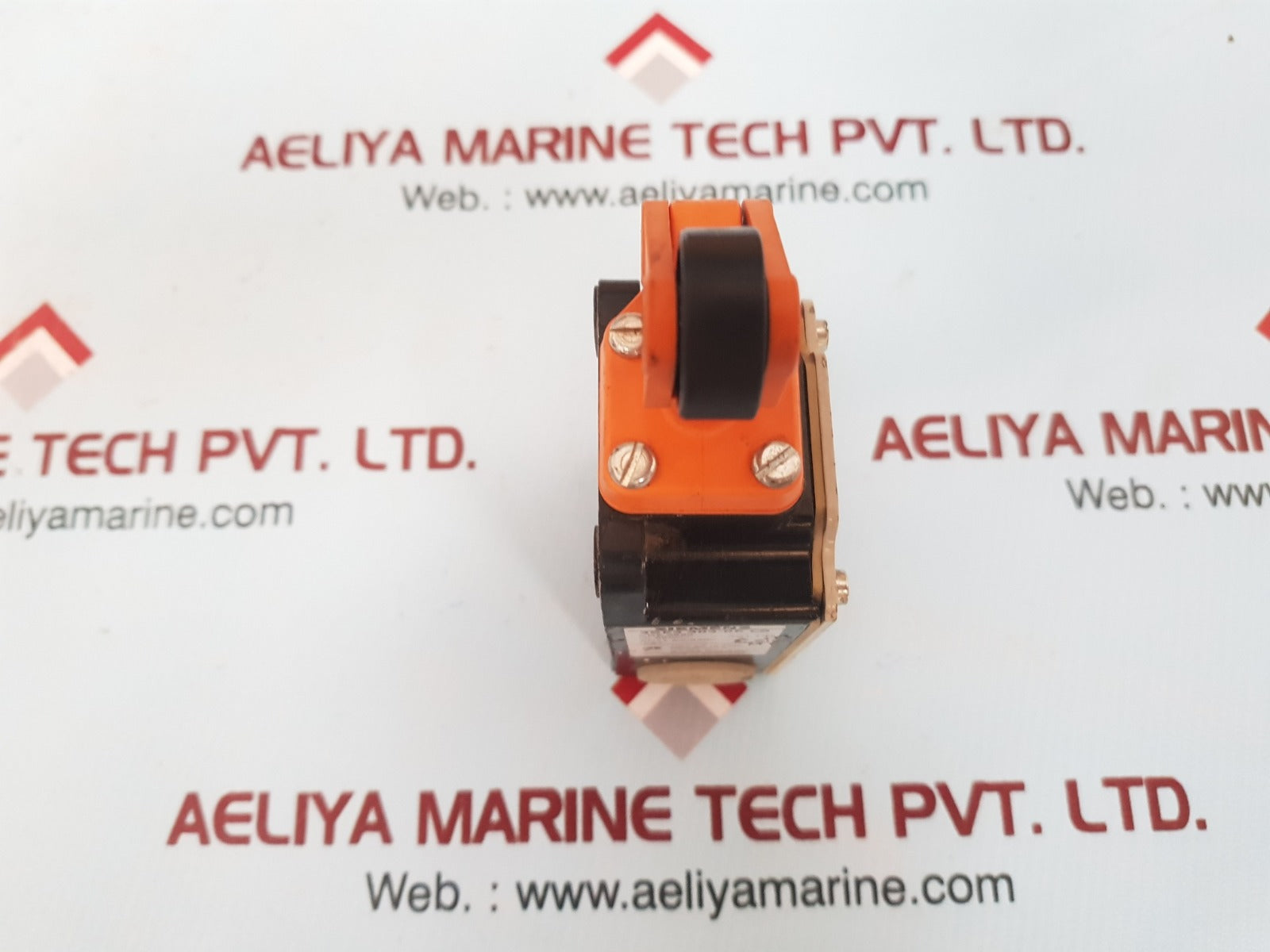 Siemens 3se3 303-0e roller lever limit switch