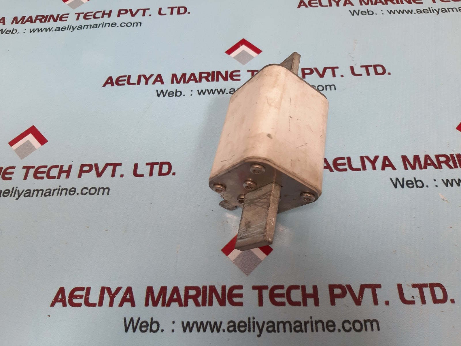 Bussmann 170m4705 fuse 550a 1250v