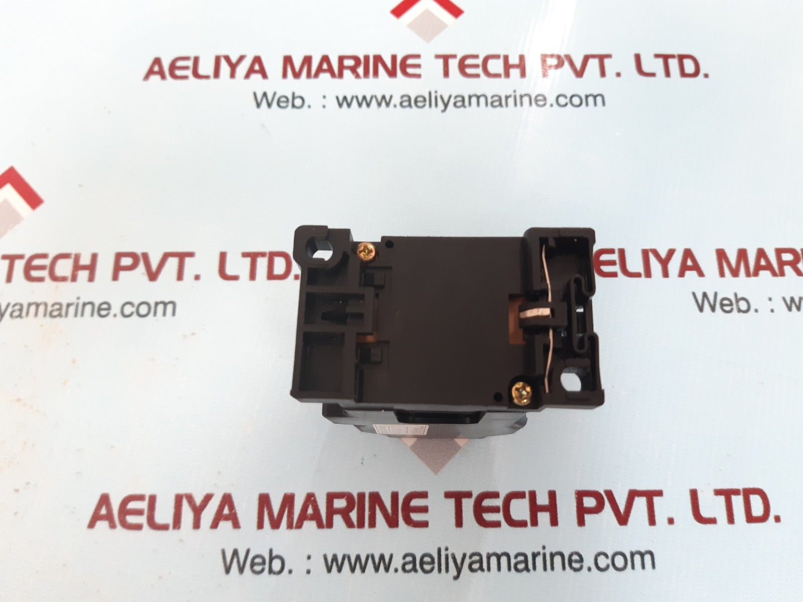 Fuji electric src50-2u/x (4a2b) auxiliary relay 380-400/400-440 v 50/60hz coil