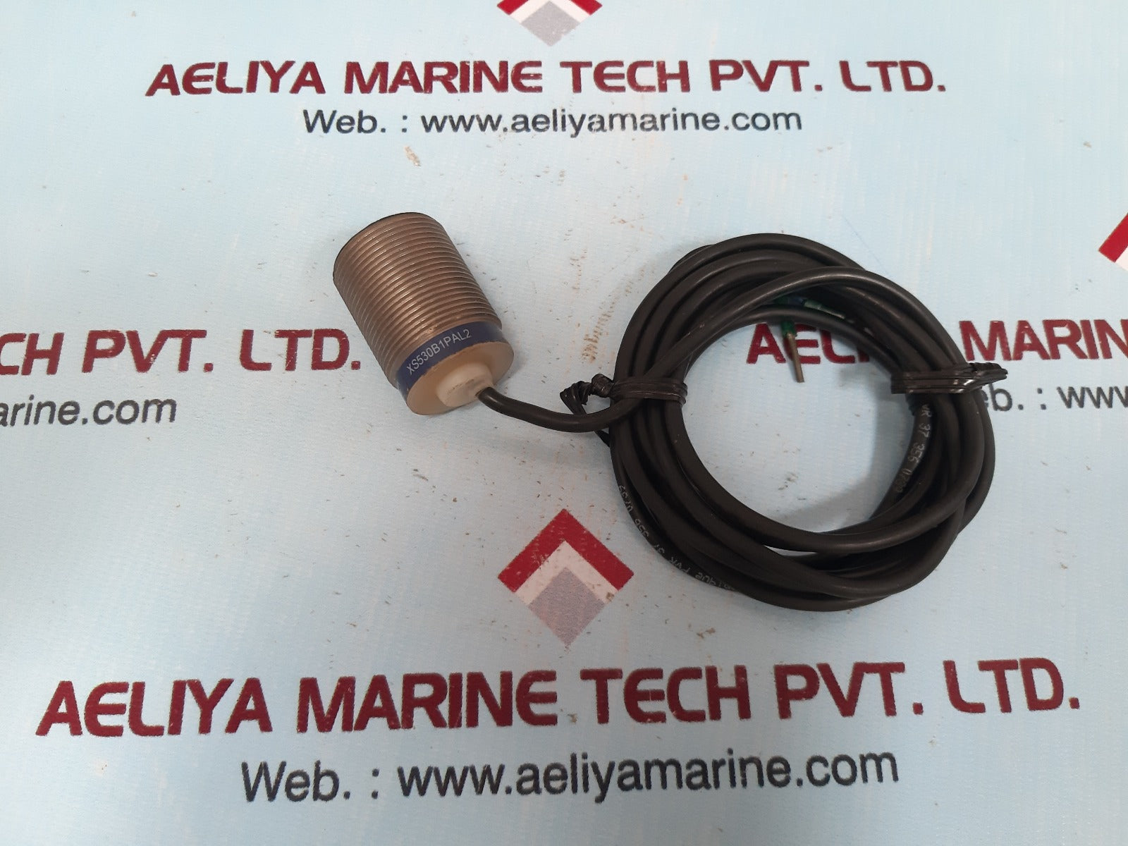 Telemecanique xs530b1pal2 proximity sensor