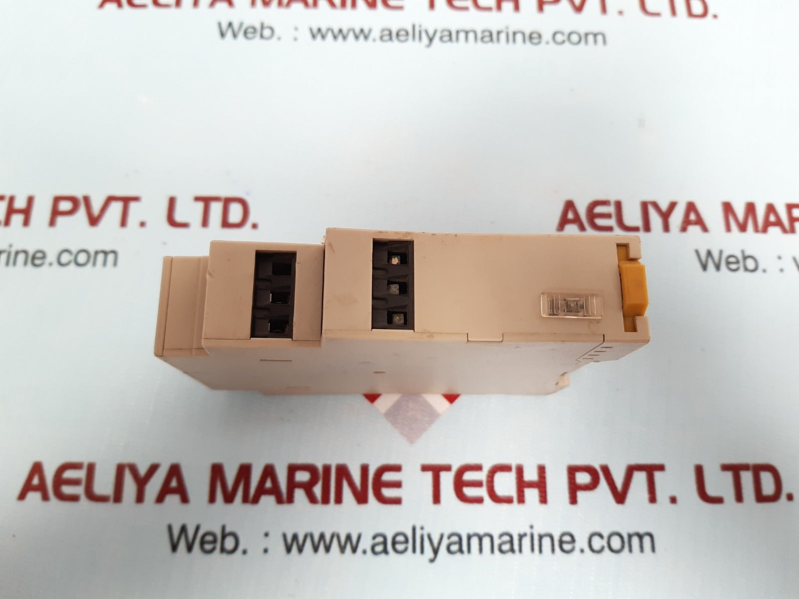 Omron H3De-g Time Delay Relay 24-230Vac/Dc~50/60Hz