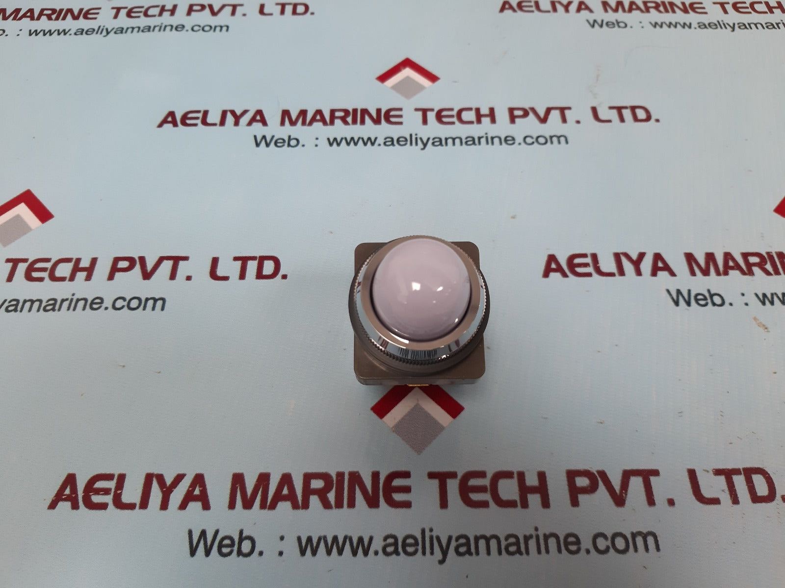 Idec Control Unit White Pilot Lamp Socket 100/110V 50-60Hz