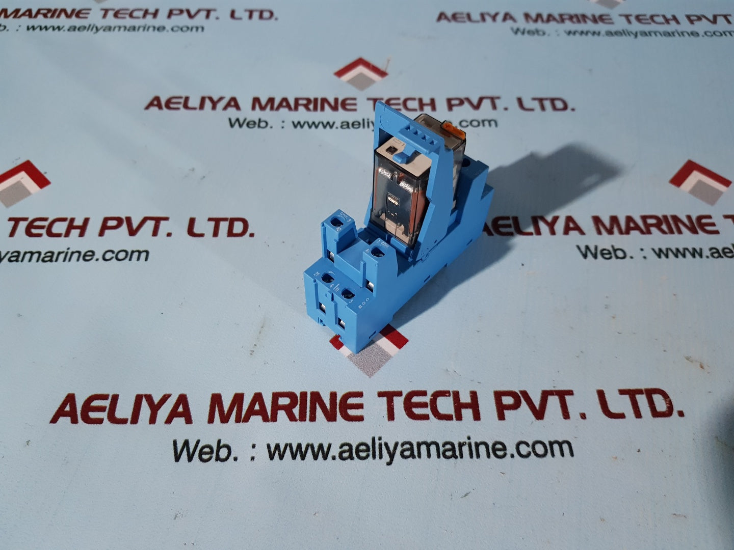 Finder 56.32.8.110.0040 Relay With 96.02 Socket 12A-250V