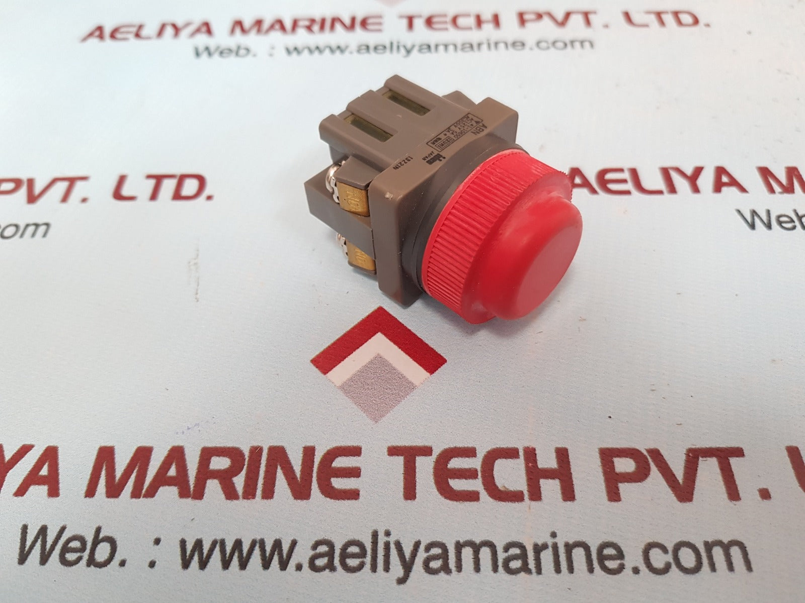 Idec 41-10650 izumi red momentary push button