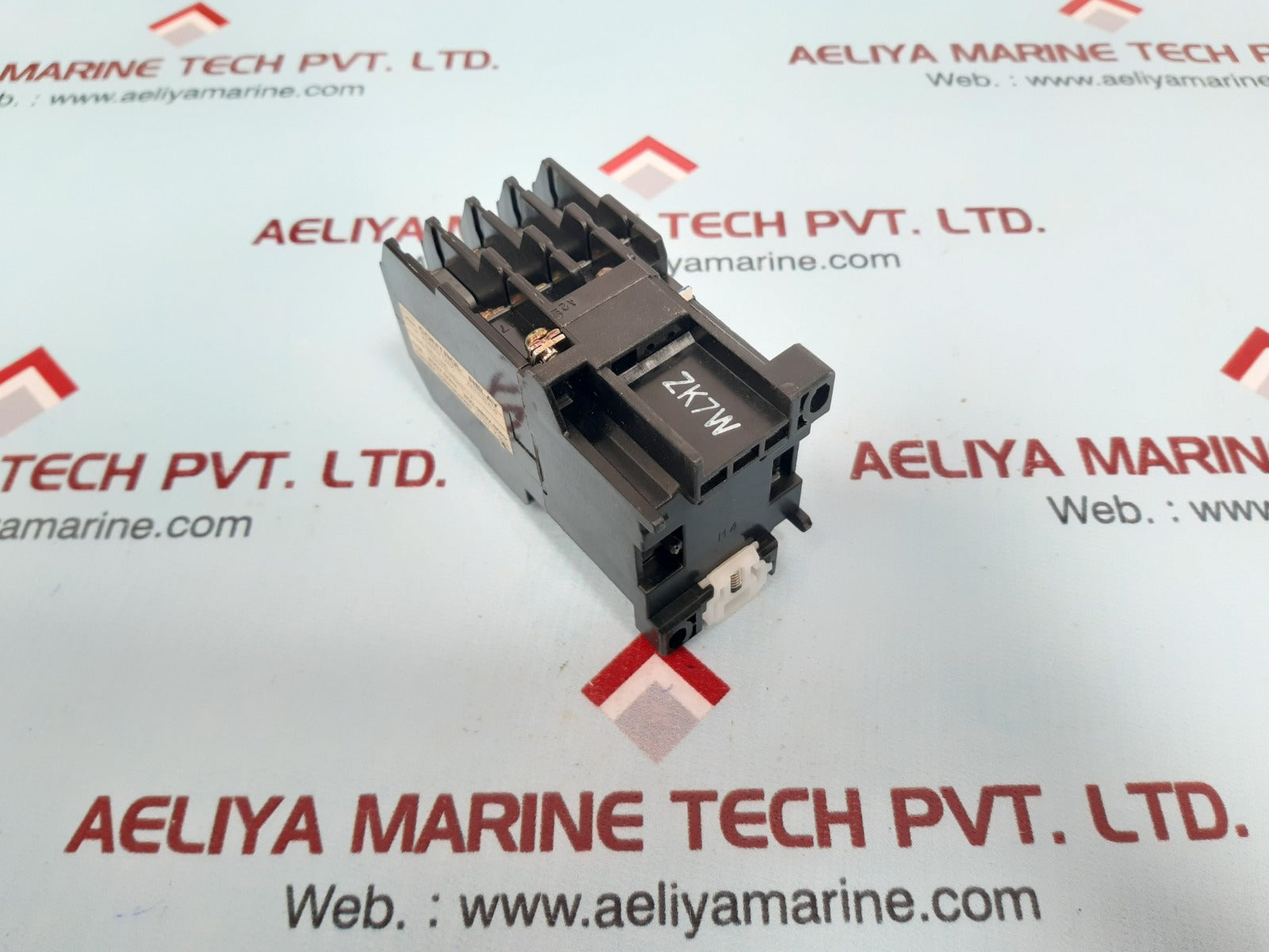 Toshiba A8A-44 (4A4B) Control Relay 220V-3A 440V-1A