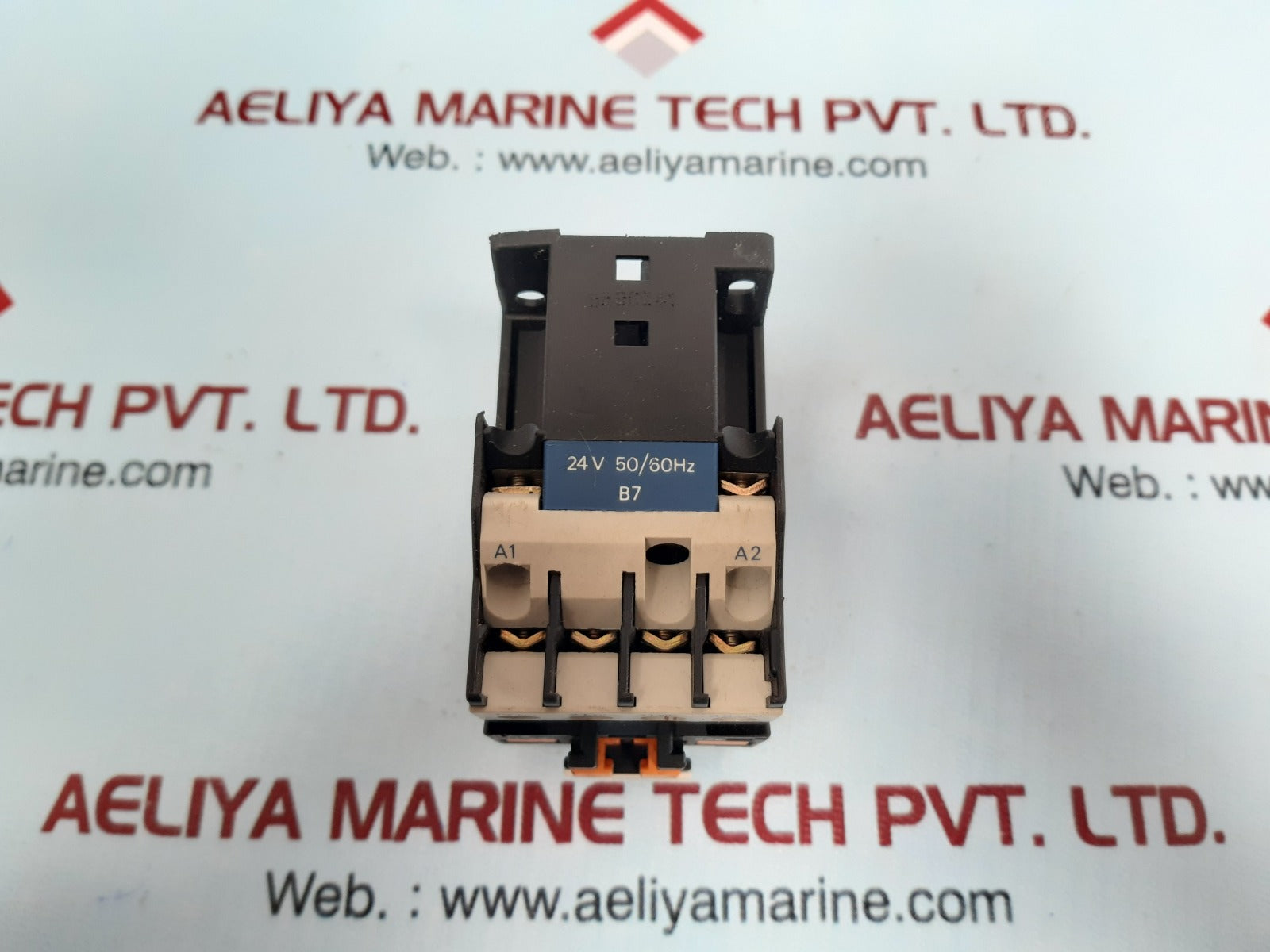 Telemecanique Ca2 Dn22 Contactor Relay 24V 50/60Hz 600V Ac Max
