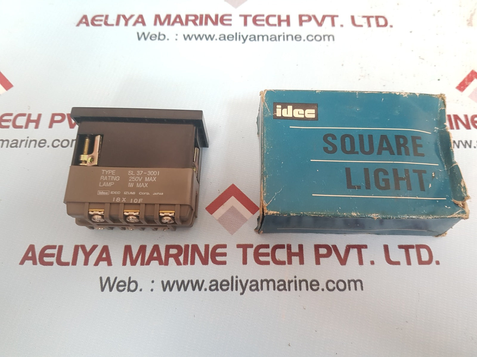 Idec Izumi Sl 37-3001 Square Display Light