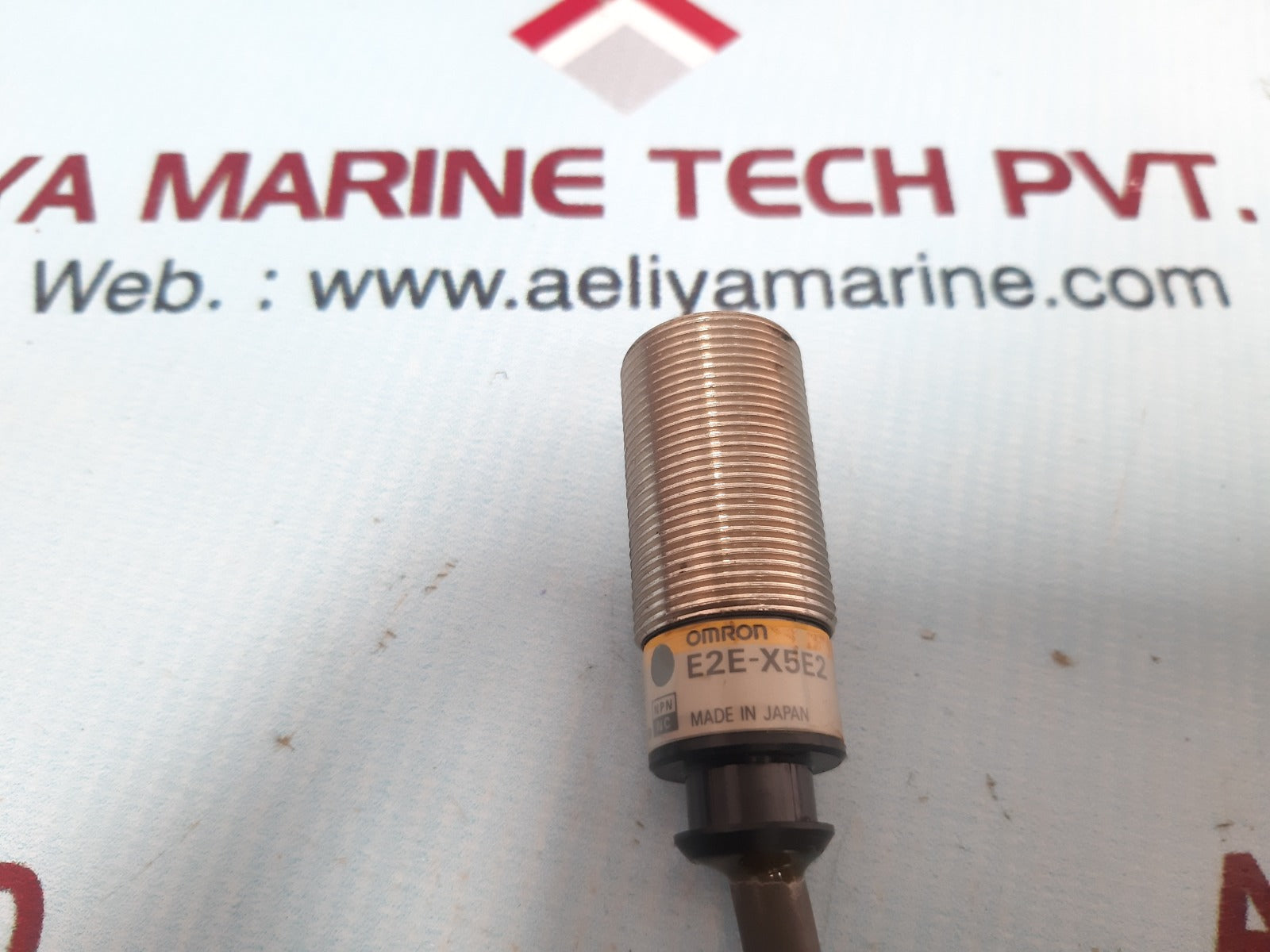 Omron E2E-x5E2 Proximity Switch Sensor 12 To 24 Vdc