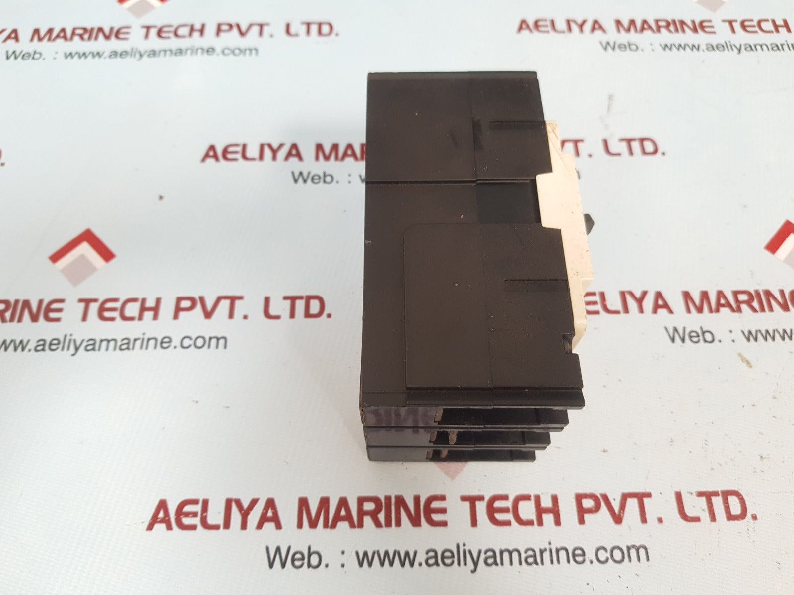Hyundai hgm 60e molded case circuit breaker