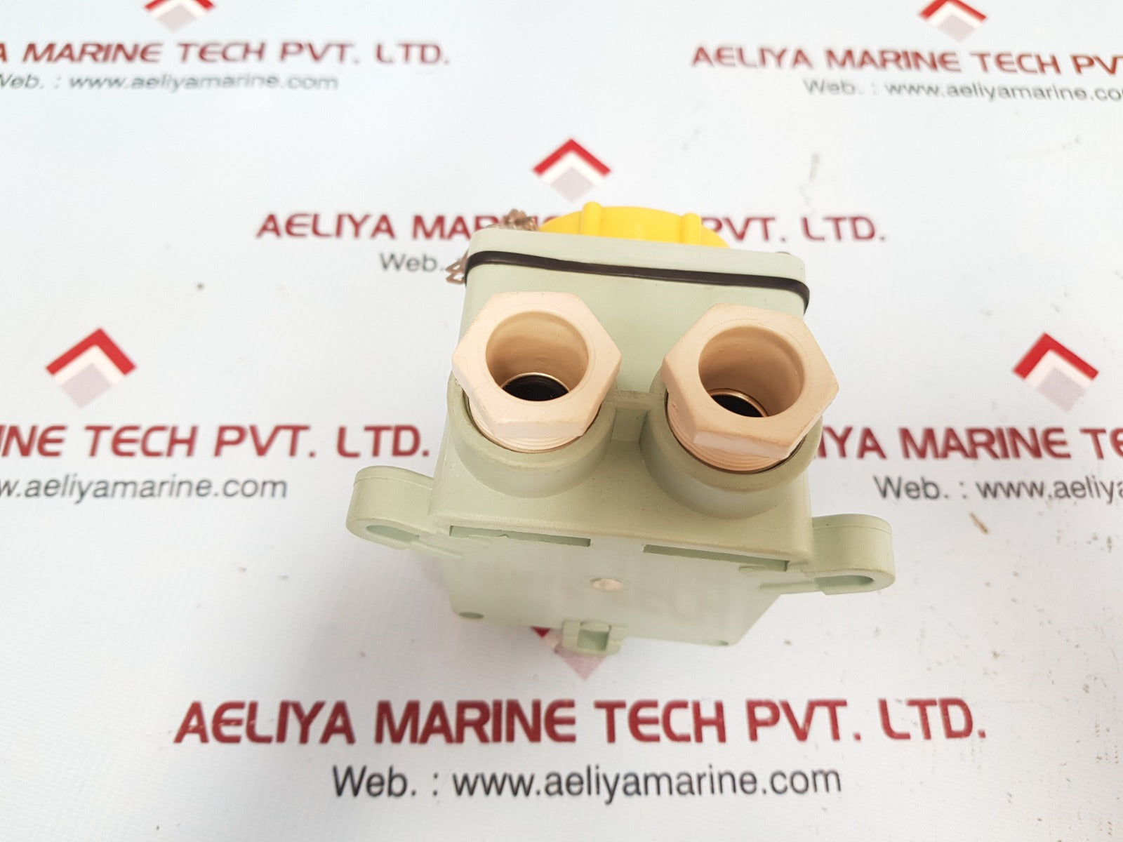 Senko guichi rl-2 2p+ socket outlet 16a-4h/100-130v